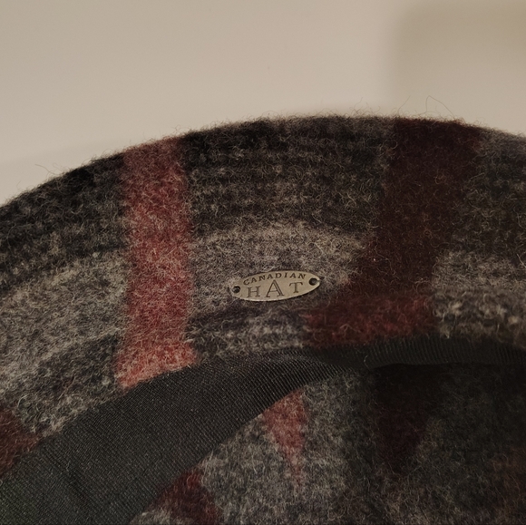 Canadian Hat Brianna plaid beret -Wool material - Picture 5 of 6